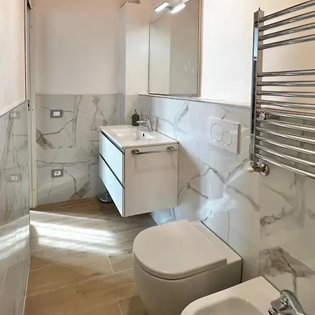 1 Parcheggio Privato E Giardino